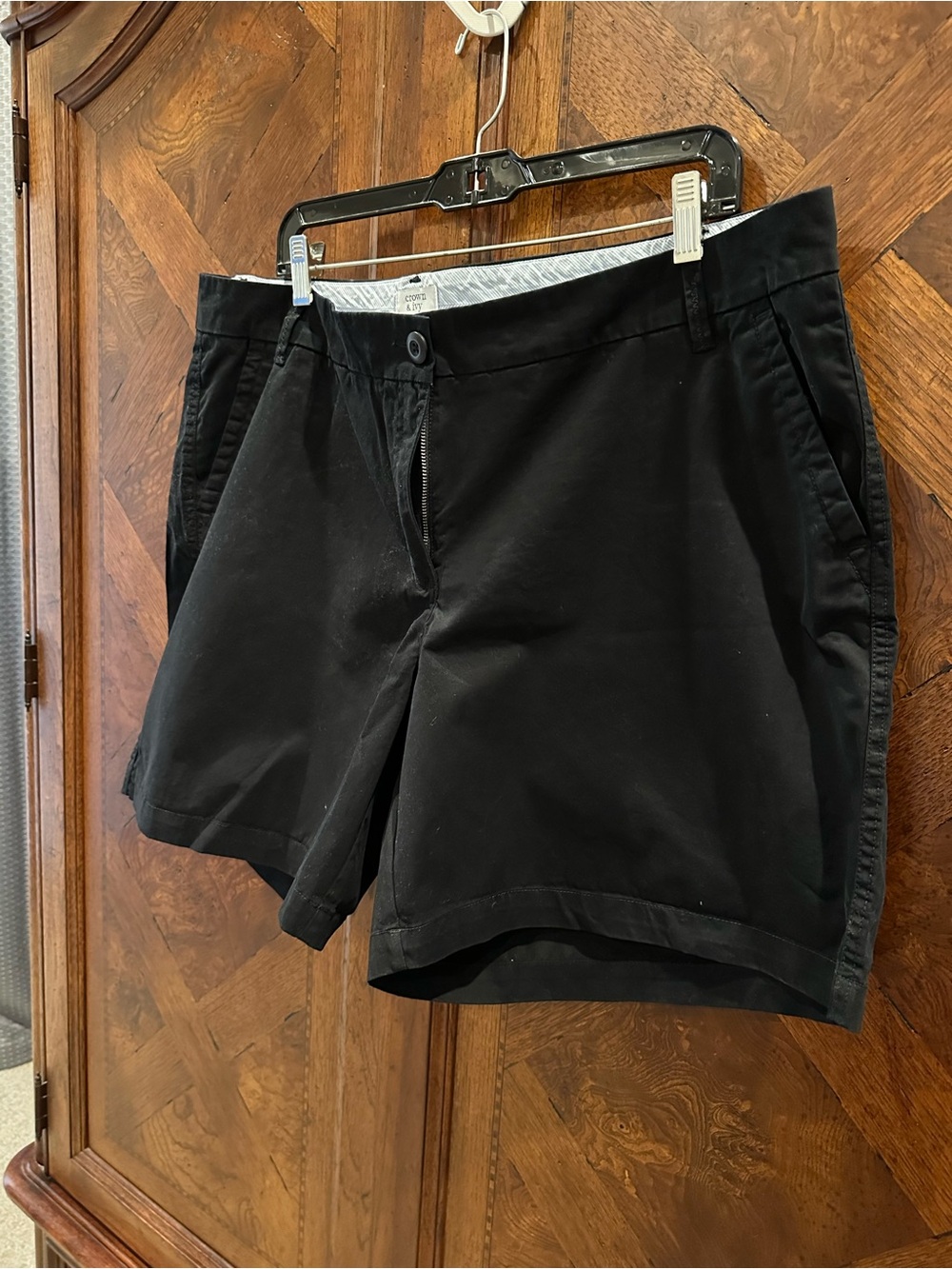 crown & ivy Black Women's Cotton-Blend Shorts